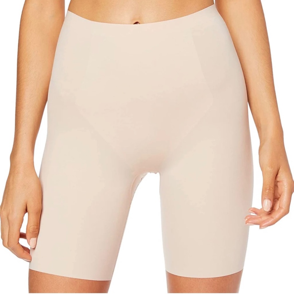 SPANX mid-thigh “Thinstincts” short, medium